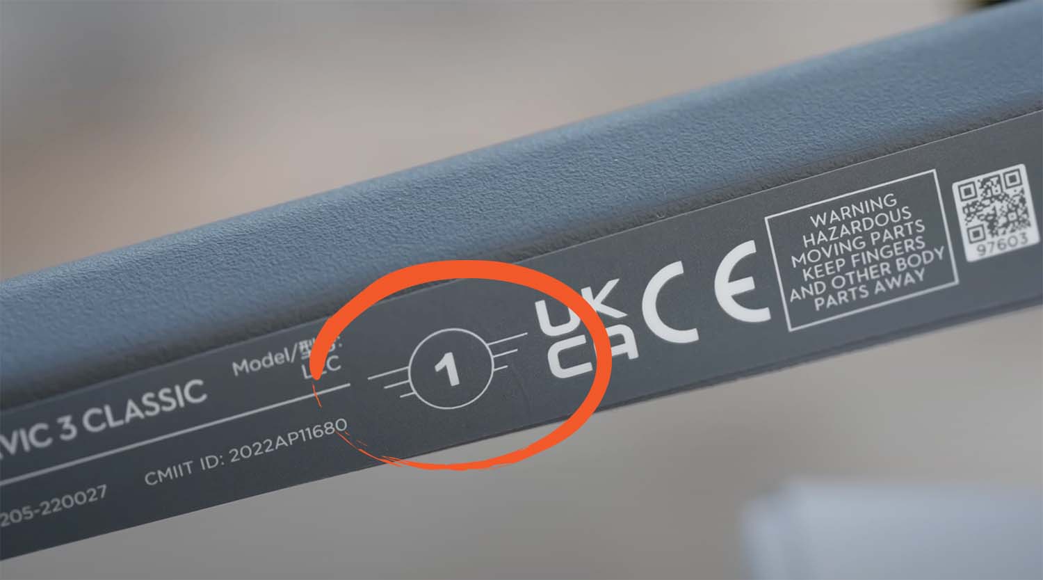 geen foto beschikbaar, drone in de lucht bij zons ondergang